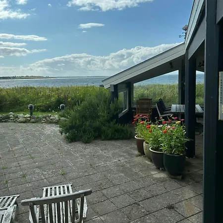 בית נופש With Soul A Few Steps From The Water