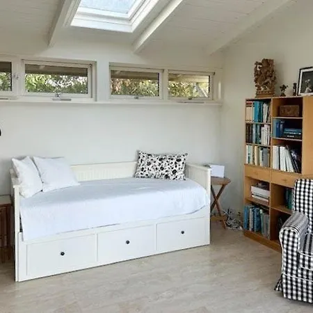 בית נופש With Soul A Few Steps From The Water