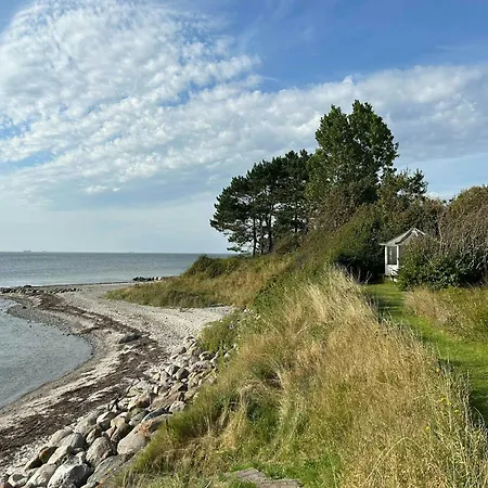 Holiday home With Soul A Few Steps From The Water Martofte