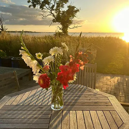 בית נופש With Soul A Few Steps From The Water *